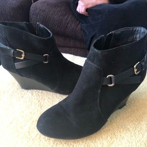 Size 10 women’s black wedged heel ankle boots